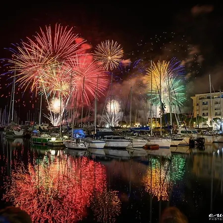 Port-frejus, Le Consul, 2 Pieces Climatise, Terrasse & Parking