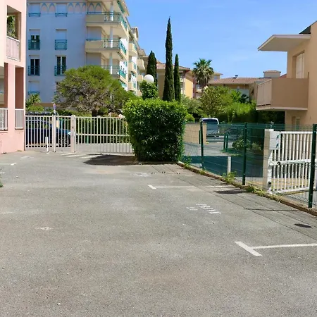 Port-frejus, Le Consul, 2 Pieces Climatise, Terrasse & Parking